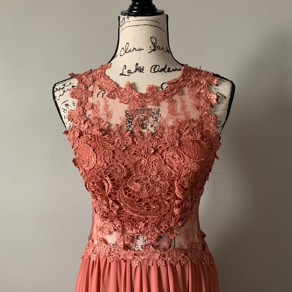 Boutique Gown - Picture 1 of 9